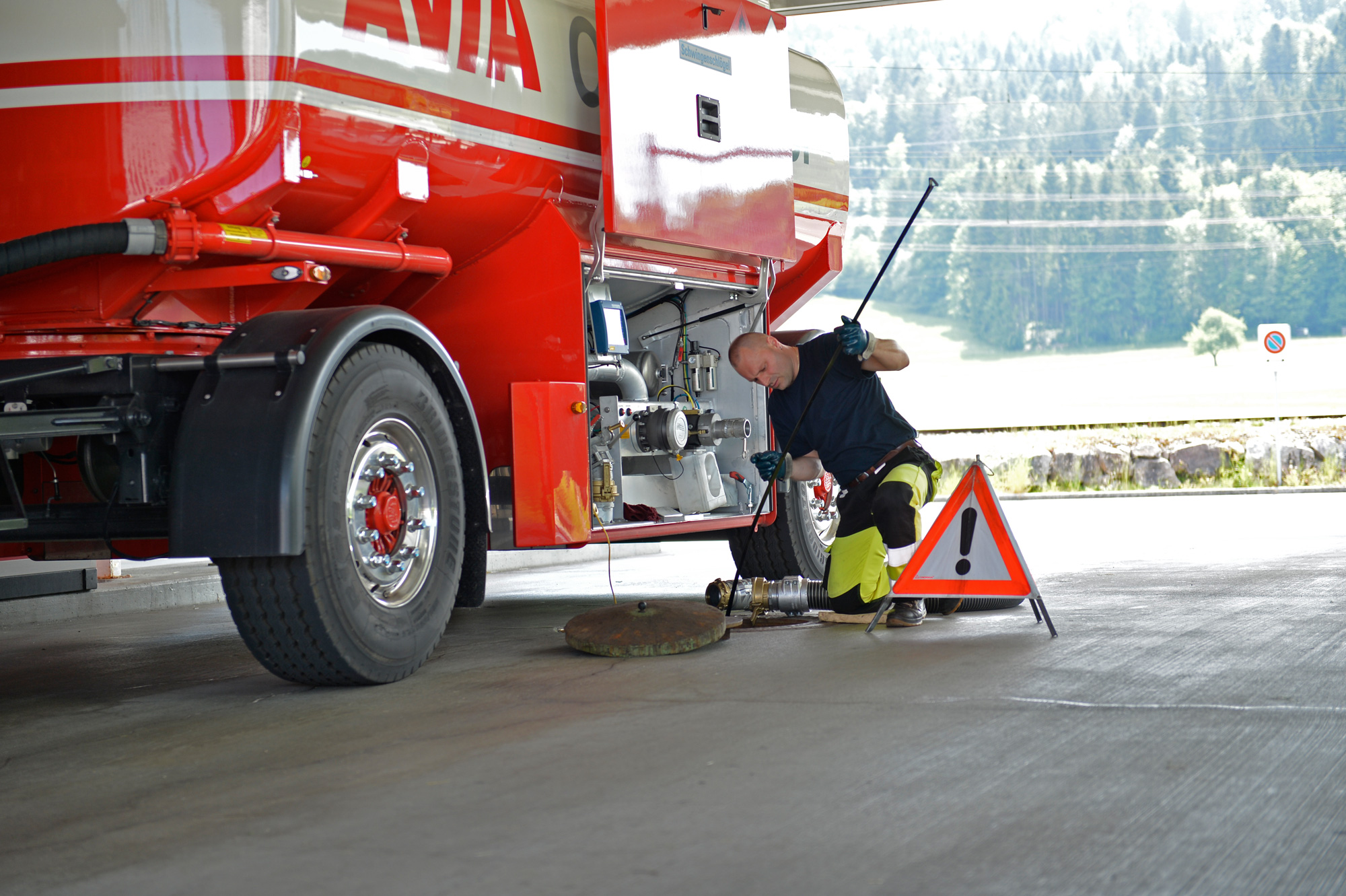 mineraloel-mitarbeiter-3-avia-osterwalder-gruppe-2000px