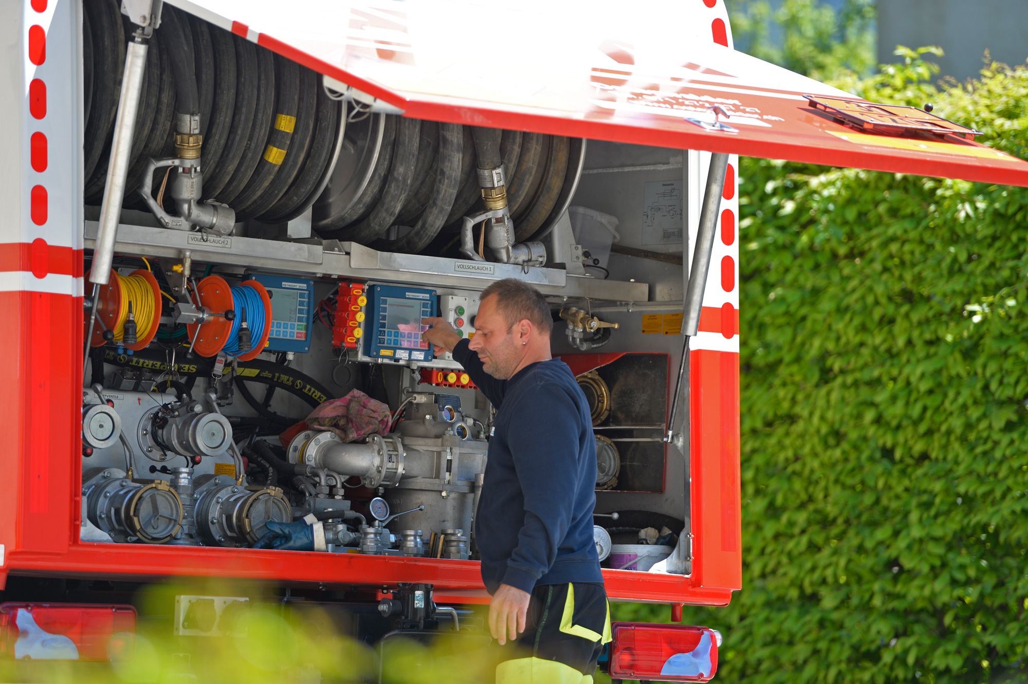 mineraloel-mitarbeiter-avia-osterwalder-gruppe-2000px